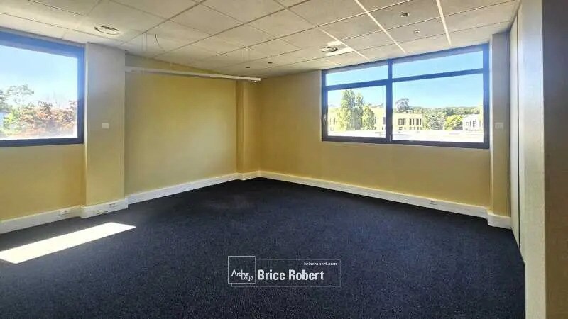 Bureau dans Champagne-au-Mont-d'Or à louer - Photo de l’immeuble – Image 3 sur 8