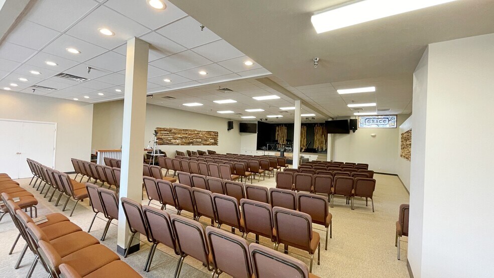 208 N 1st Ave, Sandpoint, ID à vendre - Photo de l’immeuble – Image 2 sur 7