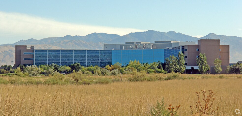 2500 LakePark Blvd, West Valley, UT à louer - Photo de l’immeuble – Image 3 sur 29