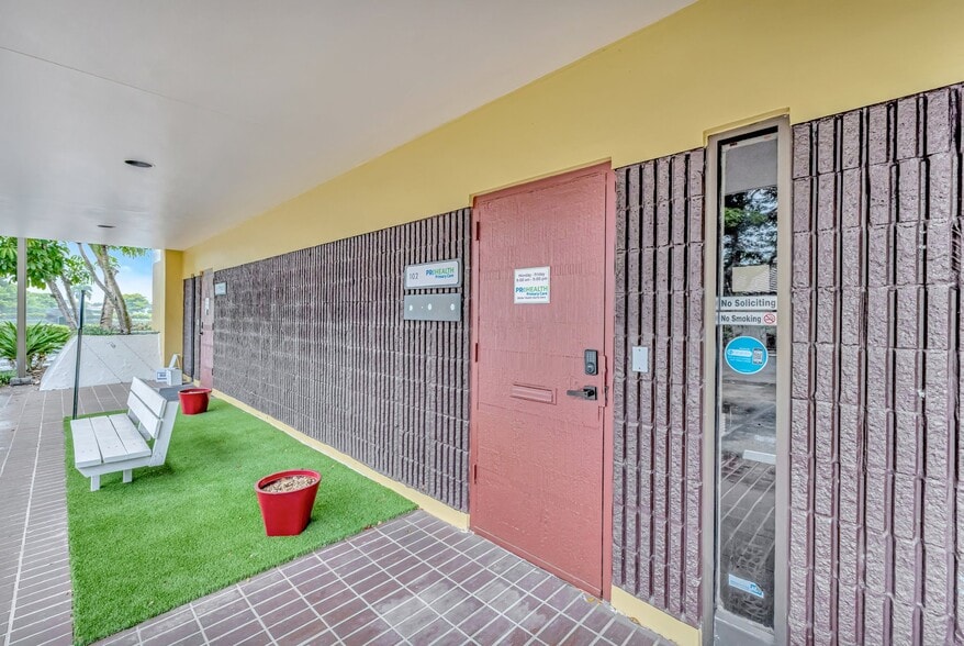 3157 N University Dr, Davie, FL à louer - Photo de l’immeuble – Image 3 sur 18