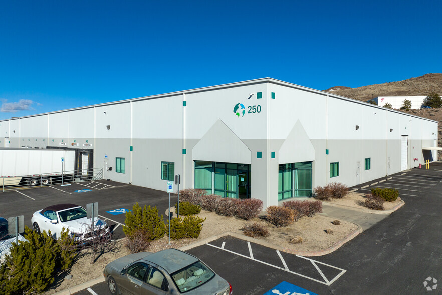 250 Vista Blvd, Sparks, NV à louer - Photo de l’immeuble – Image 2 sur 37