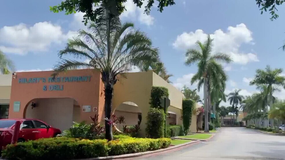 650 Royal Palm Beach Blvd, Royal Palm Beach, FL à louer - Vidéo sur l’annonce professionnelle – Image 2 sur 13