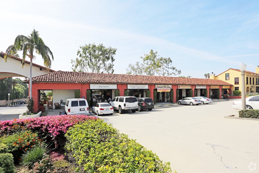 800-830 E Whittier Blvd, La Habra, CA à louer - Photo principale – Image 1 sur 4