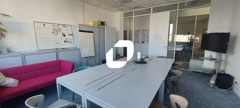 Bureau dans Saint-Denis à louer - Photo de l’immeuble – Image 2 sur 8