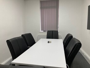 South Rd, Weybridge à louer Photo intérieure– Image 2 sur 3