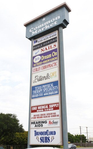 Plus de détails pour 1312 E Common St, New Braunfels, TX - Bureau/Local commercial à louer
