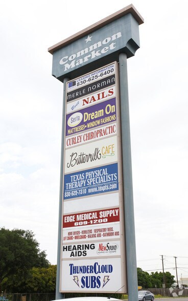 1312 E Common St, New Braunfels, TX à louer - Photo principale – Image 1 sur 3