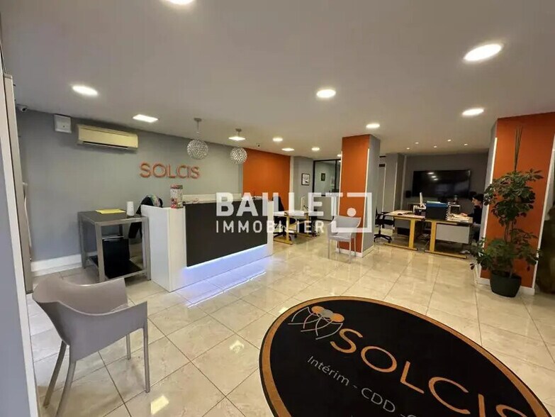 Bureau dans Cagnes-sur-Mer à louer - Hall d’entrée – Image 3 sur 14