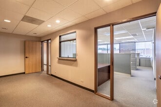 1655 N Arlington Heights Rd, Arlington Heights, IL à louer Photo intérieure– Image 2 sur 7