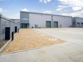 Leeside Rd, Londres à louer Photo de l’immeuble– Image 2 sur 6