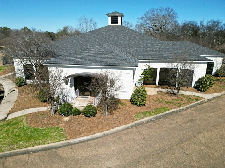 601 Crescent Blvd, Ridgeland, MS à louer - Photo de l’immeuble – Image 3 sur 23