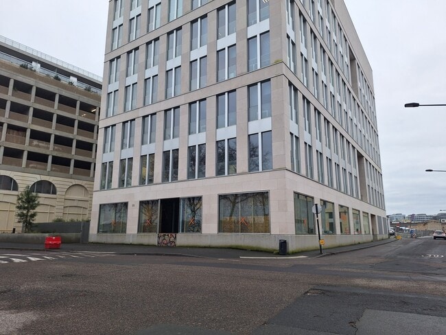 Plus de détails pour Local commercial à louer