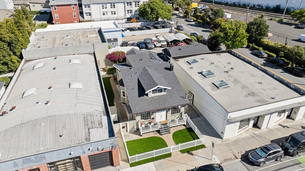 917 Howard Ave, Burlingame, CA à vendre - Aérien – Image 2 sur 70