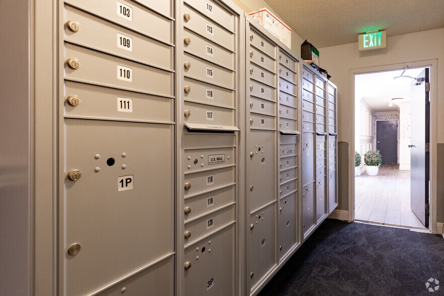 8560 W Olympic Blvd, Los Angeles, CA à vendre - Photo intérieure – Image 3 sur 61