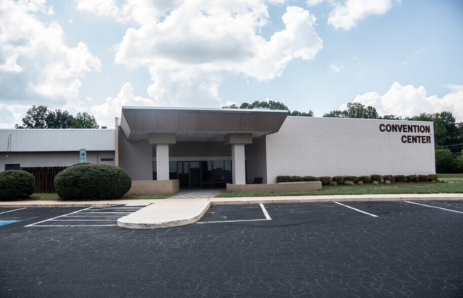 2703 Ramada Rd, Burlington, NC à louer - Photo de l’immeuble – Image 2 sur 20