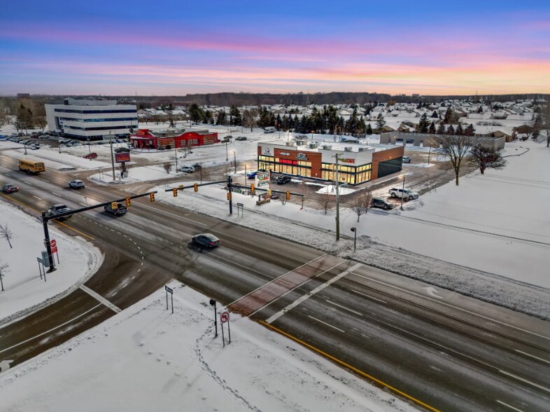 15660-15690 Hall Rd, Clinton Township, MI à louer - Photo principale – Image 1 sur 4