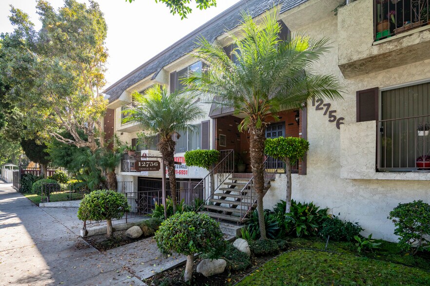 12756 Venice Blvd, Los Angeles, CA à vendre - Photo de l’immeuble – Image 2 sur 19