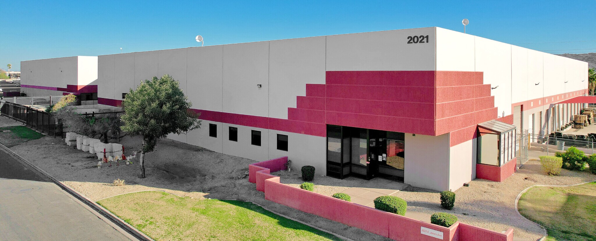 2021 E Jones Ave, Phoenix, AZ à louer Photo de l’immeuble– Image 1 sur 13