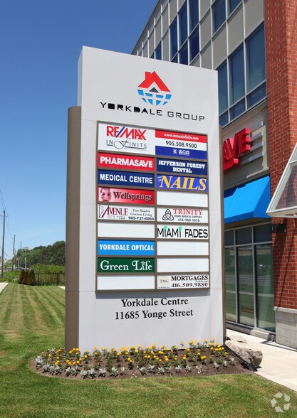 11685 Yonge St, Richmond Hill, ON à vendre - Photo de l’immeuble – Image 2 sur 47