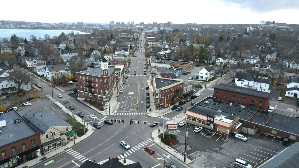 546 Deering Ave, Portland, ME à louer - Photo de l’immeuble – Image 3 sur 7