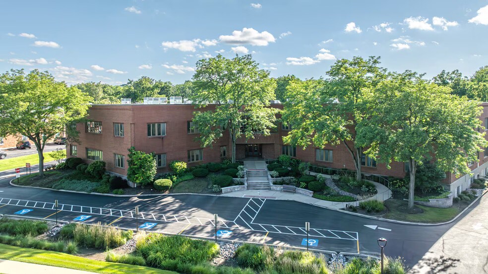 950 N York Rd, Hinsdale, IL à louer - Photo de l’immeuble – Image 2 sur 3