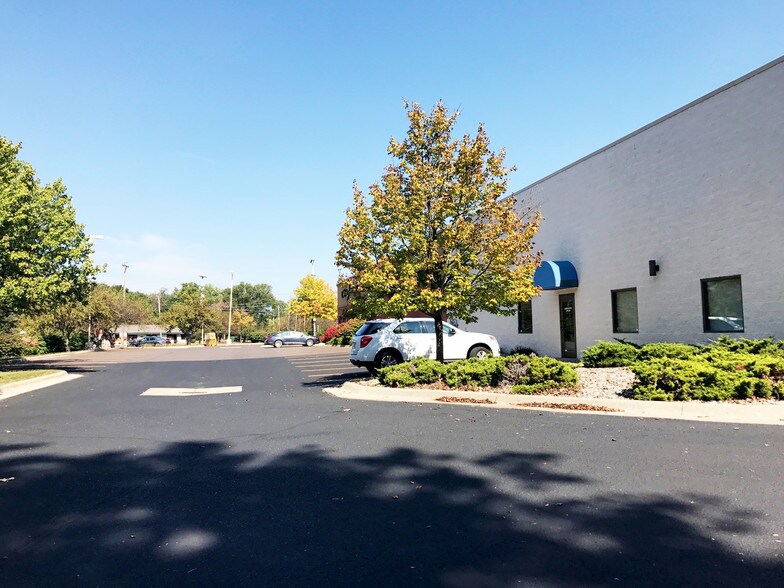 6025 W Saginaw Hwy, Lansing, MI à vendre - Photo de l’immeuble – Image 2 sur 23
