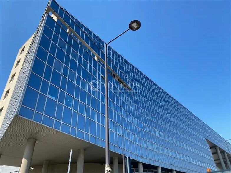 Bureau dans Ivry-sur-Seine à louer - Photo de l’immeuble – Image 1 sur 11