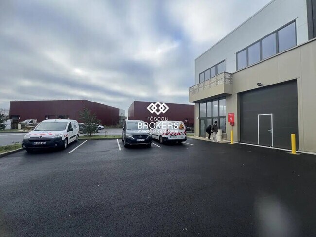 Plus de détails pour 24 Rue Clément Ader, Saint-Pierre-du-Perray - Local commercial à louer