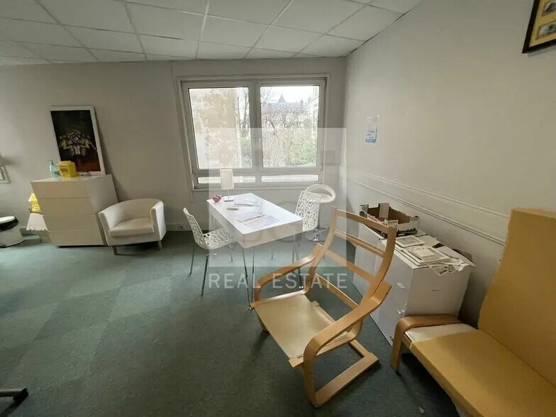 Bureau dans Champagne-au-Mont-d'Or à vendre - Photo de l’immeuble – Image 3 sur 7