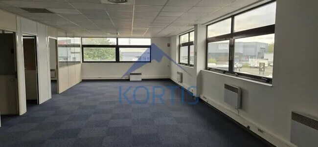 Plus de détails pour 81 Rue Elisée Reclus, Décines-Charpieu - Bureau à louer