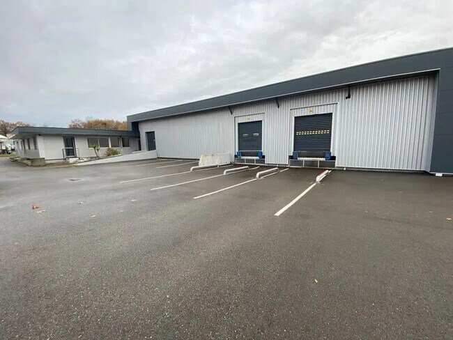 Plus de détails pour Local d’activités à vendre