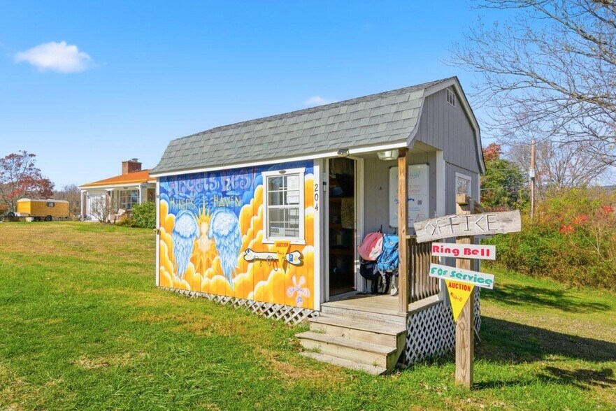 204 Douglas Ln, Pearisburg, VA à vendre - Photo de l’immeuble – Image 2 sur 54