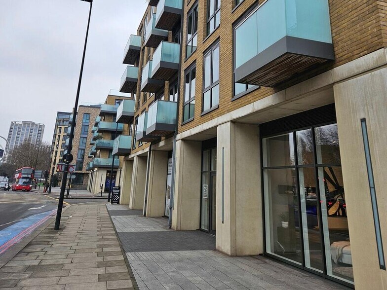 York Rd, Londres à vendre - Photo de l’immeuble – Image 3 sur 15