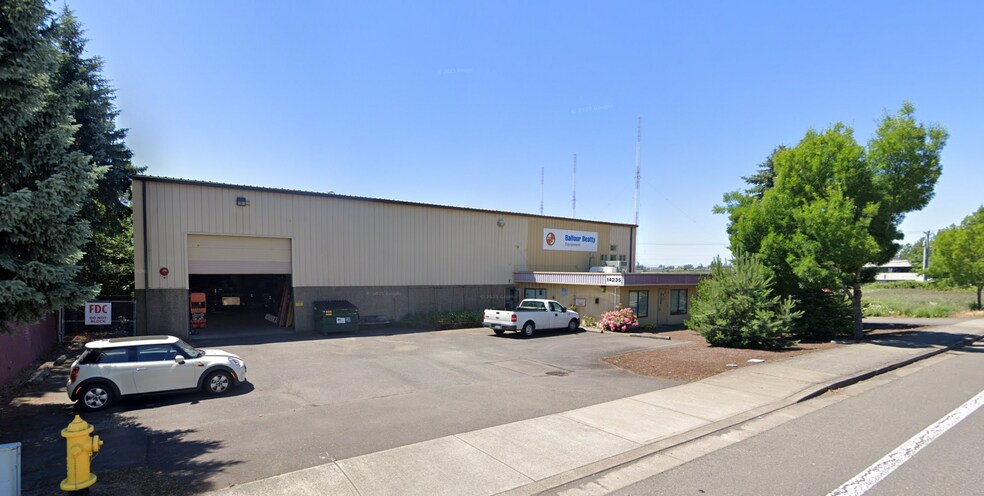 14235 SE 98th Ct, Clackamas, OR à vendre - Photo de l’immeuble – Image 2 sur 11