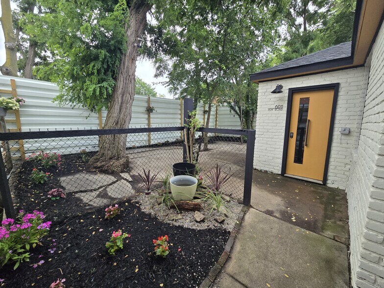 6011 Joy Rd, Detroit, MI à vendre - Photo principale – Image 1 sur 24