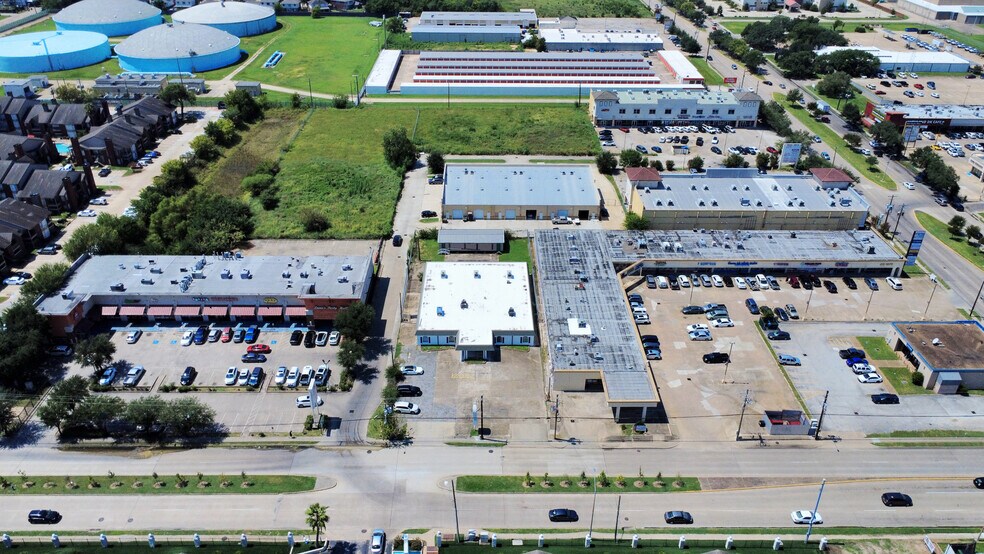 6902 Cook Rd, Houston, TX à louer - Photo de l’immeuble – Image 3 sur 9