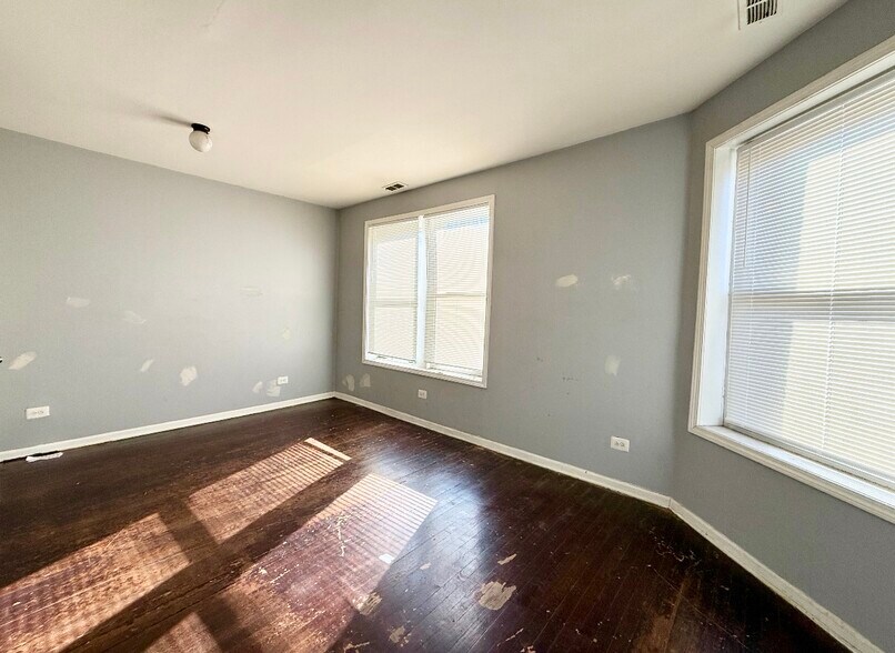 342 E 71st St, Chicago, IL à vendre - Photo de l’immeuble – Image 2 sur 9