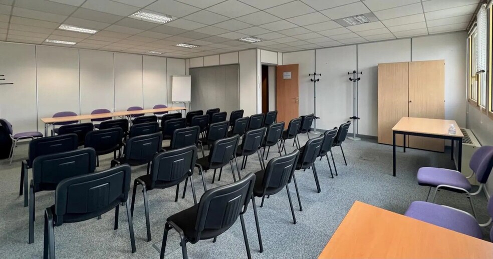 Bureau dans Rueil-Malmaison à louer - Photo de l’immeuble – Image 3 sur 27