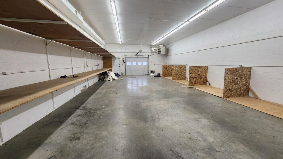 964 E Lincoln Rd, Idaho Falls, ID à louer - Photo de l’immeuble – Image 3 sur 10