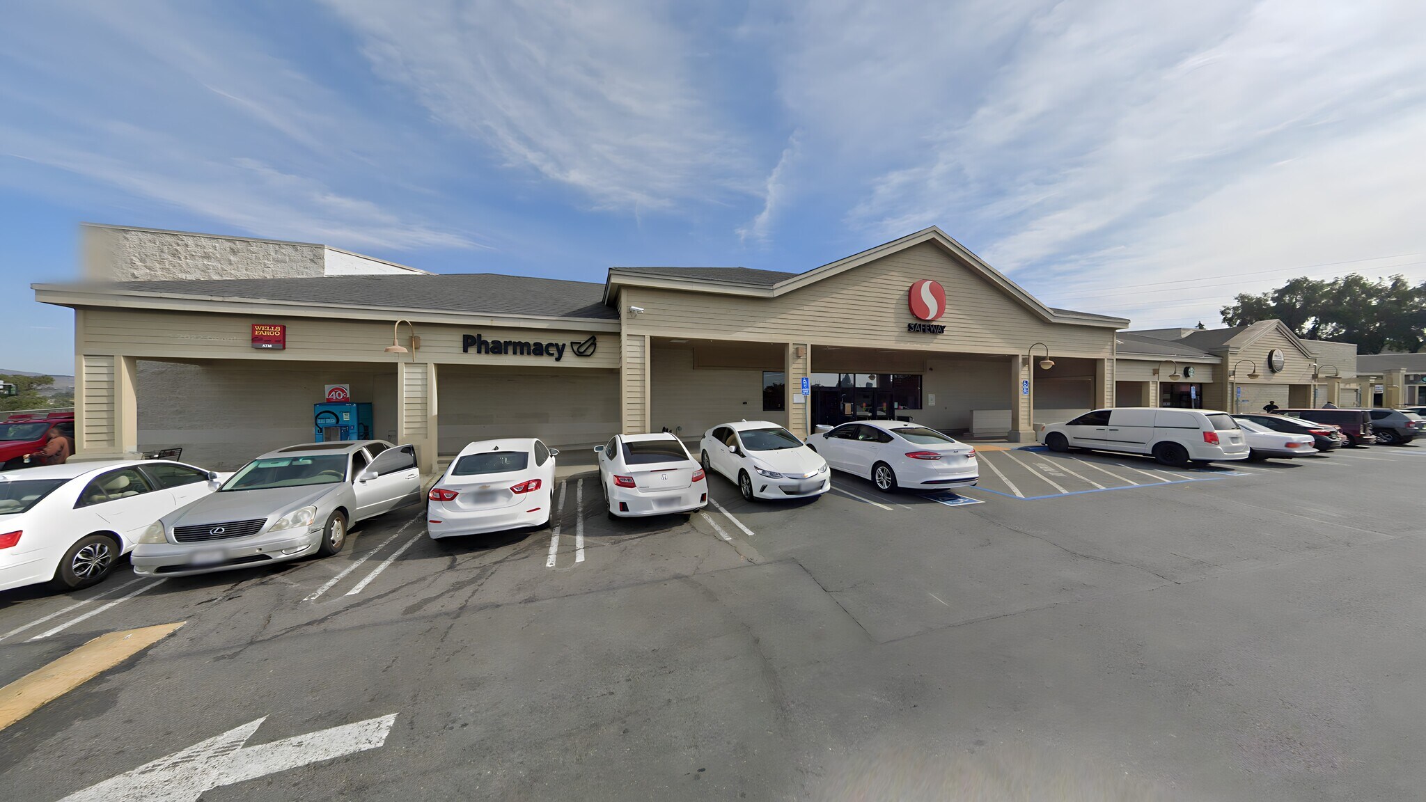 100-170 Robles Dr, Vallejo, CA à louer Photo principale– Image 1 sur 7