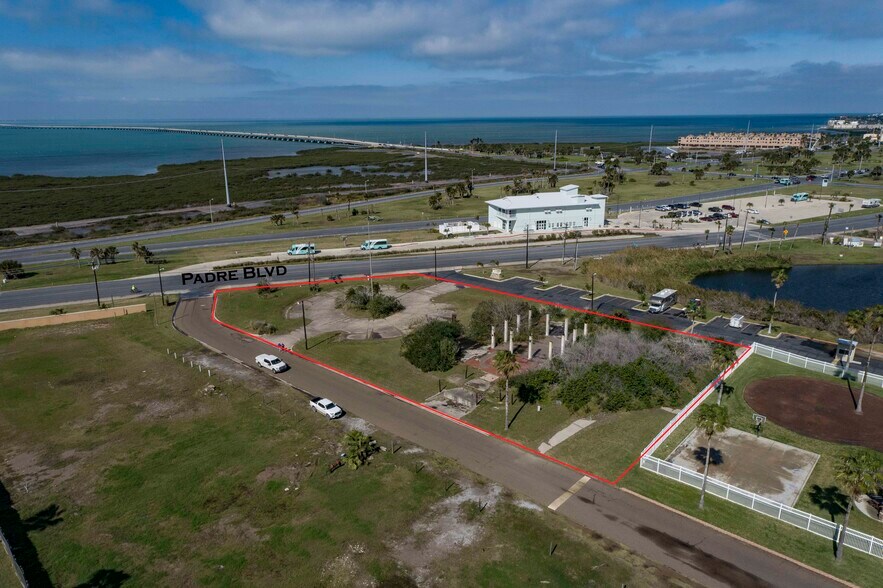210 Padre Blvd, South Padre Island, TX à louer - Photo de l’immeuble – Image 1 sur 4