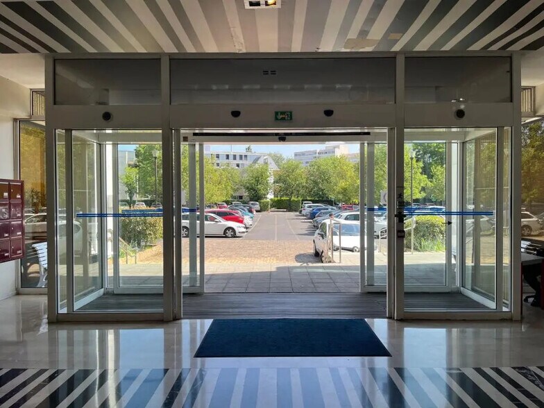 2 Boulevard De L'Oise, Pontoise à louer - Photo de l’immeuble – Image 2 sur 14