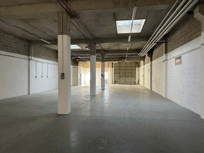 Local d’activités dans Lognes à louer - Photo de l’immeuble – Image 1 sur 5