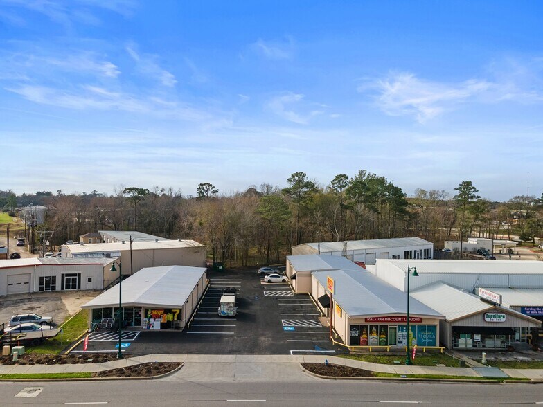 807 W Davis St, Conroe, TX à vendre - Photo principale – Image 1 sur 10