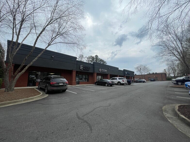 250 Churchill Ct, Woodstock, GA à louer - Photo de l’immeuble – Image 3 sur 9