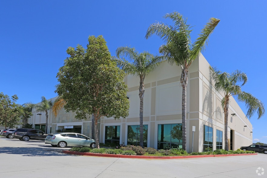 11870 Community Rd, Poway, CA à louer - Photo de l’immeuble – Image 2 sur 6