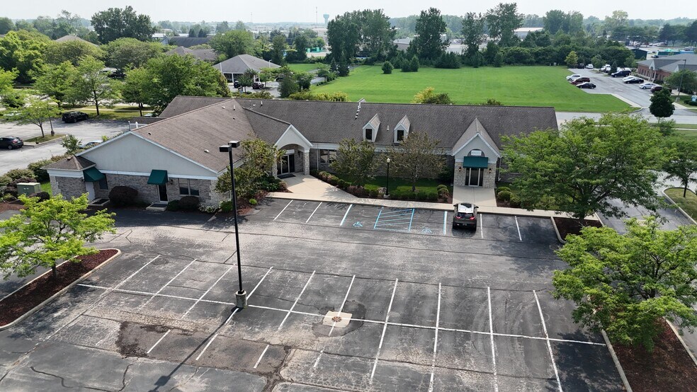 845 Commerce Dr, Perrysburg, OH à vendre - Photo de l’immeuble – Image 2 sur 7