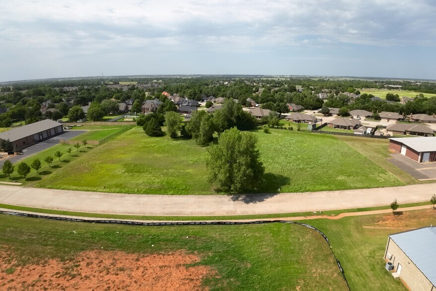 1519 Commerce Street, Yukon, OK à vendre - Aérien – Image 1 sur 3