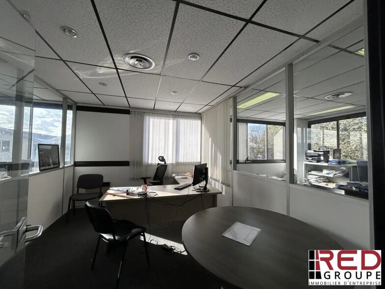 Avenue Du Club Hippique, Aix-en-Provence à louer - Photo de l’immeuble – Image 2 sur 4