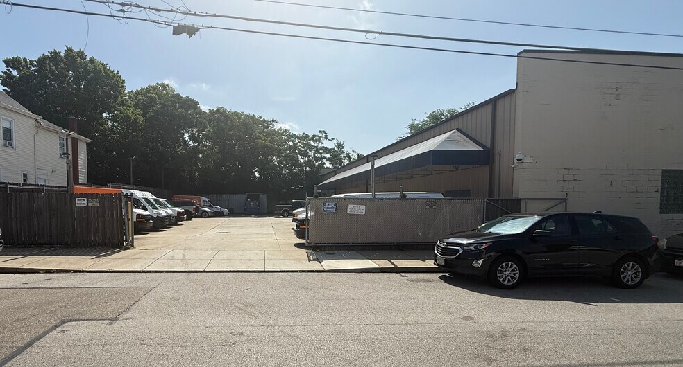 2016 Madison Rd, Cincinnati, OH à louer - Photo de l’immeuble – Image 3 sur 11